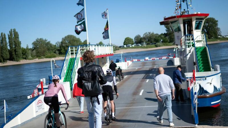Auf dem Wasser in Düsseldorf: „Ahoi!“ – Rheinfähre lässt die Leinen wieder los