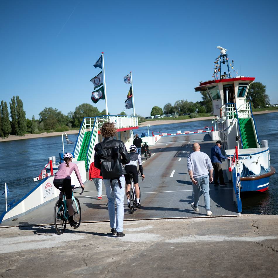 Auf dem Wasser in Düsseldorf: „Ahoi!“ – Rheinfähre lässt die Leinen wieder los