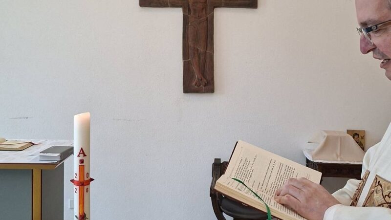 Schenkung des Künstlers: Kreuz und neuer Spielplatz in Frasselt gesegnet