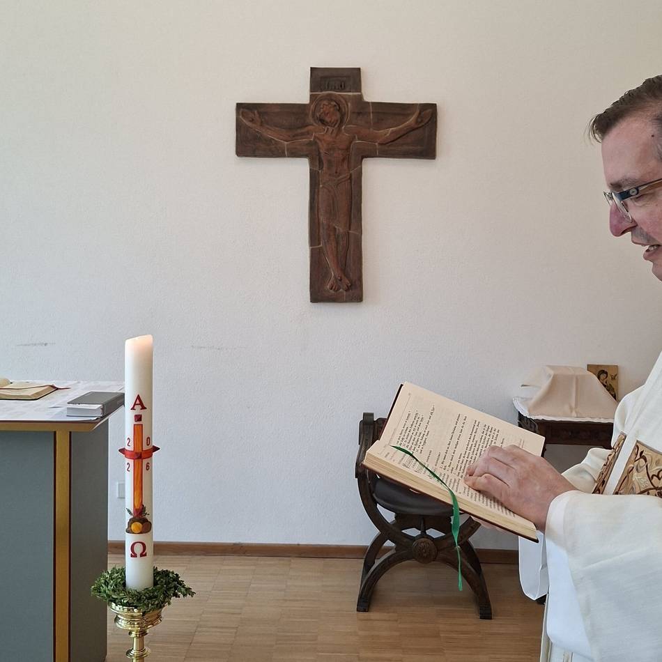 Schenkung des Künstlers: Kreuz und neuer Spielplatz in Frasselt gesegnet