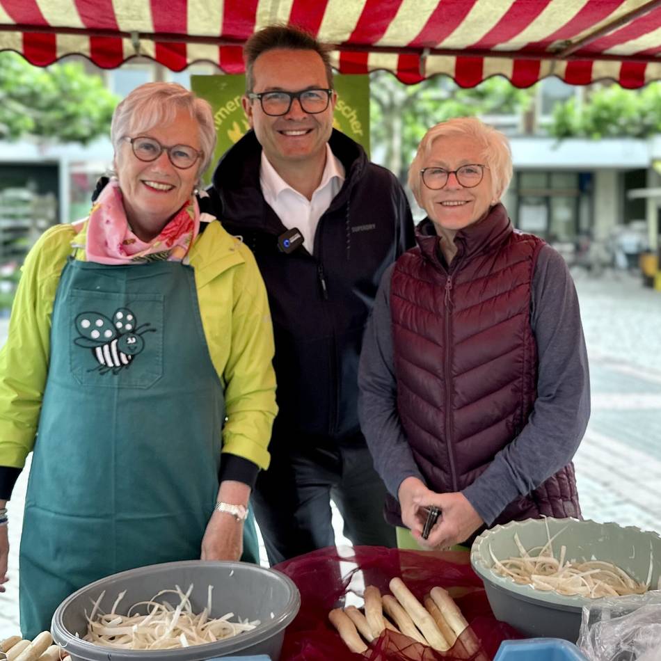 Aktion am 8. Mai: Spargelschälwettbewerb auf dem Gelderner Wochenmarkt