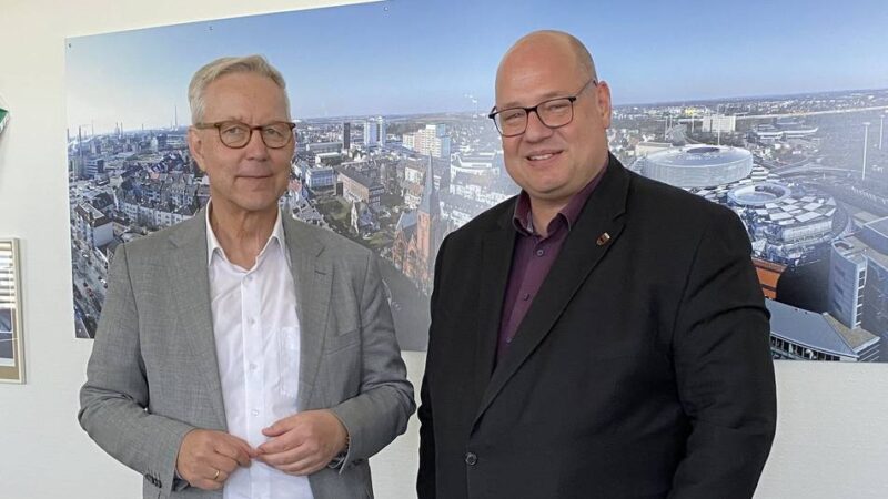 Antrittsbesuch in Leverkusen: Lange und Hebbel erörtern Schulprojekte trotz leerer Kassen