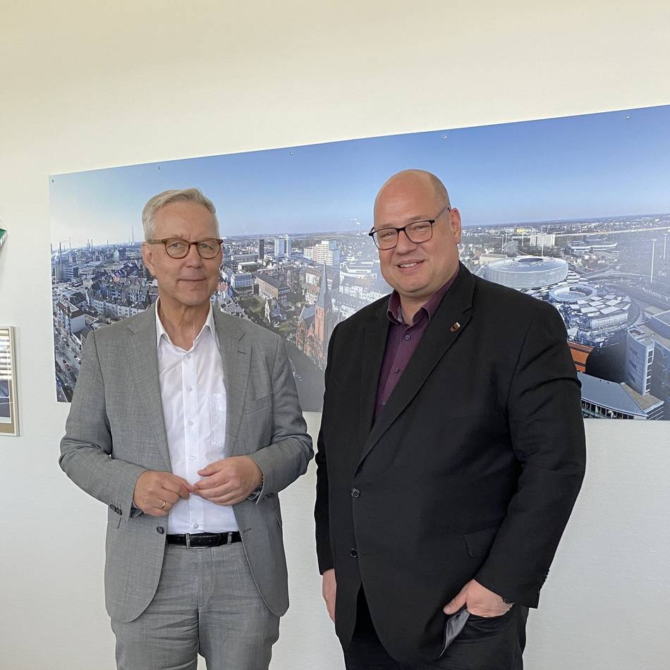 Antrittsbesuch in Leverkusen: Lange und Hebbel erörtern Schulprojekte trotz leerer Kassen