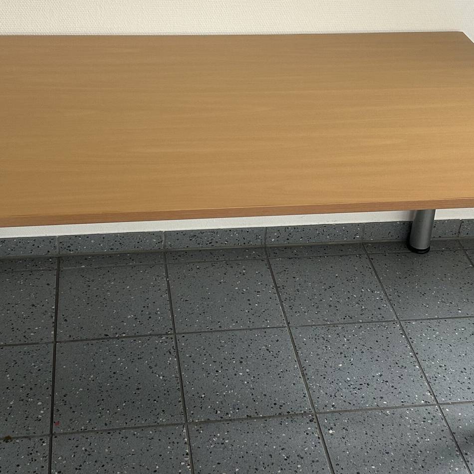 Stühle und Tische aus der Cafeteria: Nettetal verschenkt Möbel für gemeinnützige Zwecke