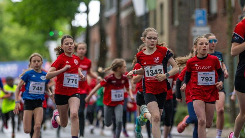 Drei neue Streckenrekorde: Cara Zollenkopf rockt den Sonsbecker Brunnenlauf