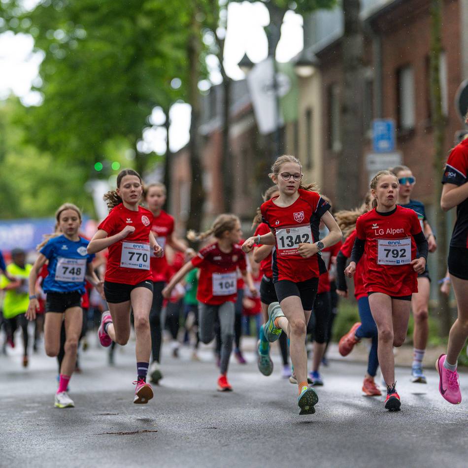 Drei neue Streckenrekorde: Cara Zollenkopf rockt den Sonsbecker Brunnenlauf