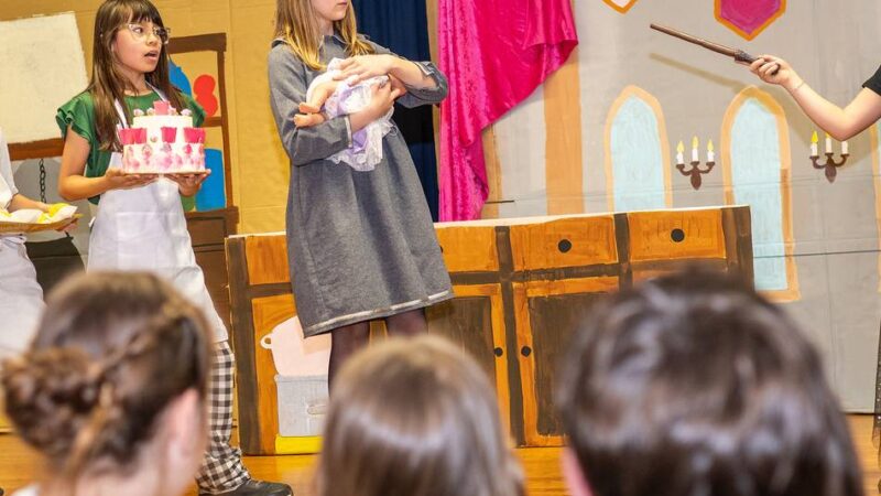Theater-AG in Meerbusch: „Die sollen richtig applaudieren. Wir wollen fünf Zugaben geben“