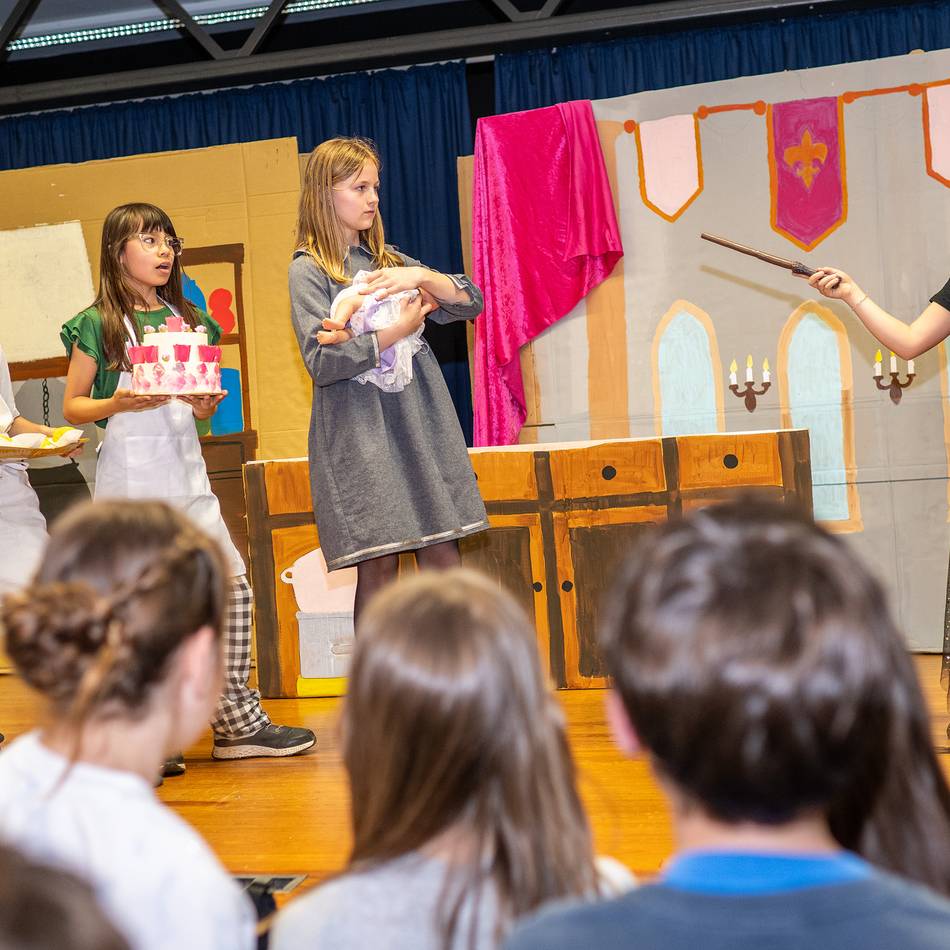 Theater-AG in Meerbusch: „Die sollen richtig applaudieren. Wir wollen fünf Zugaben geben“