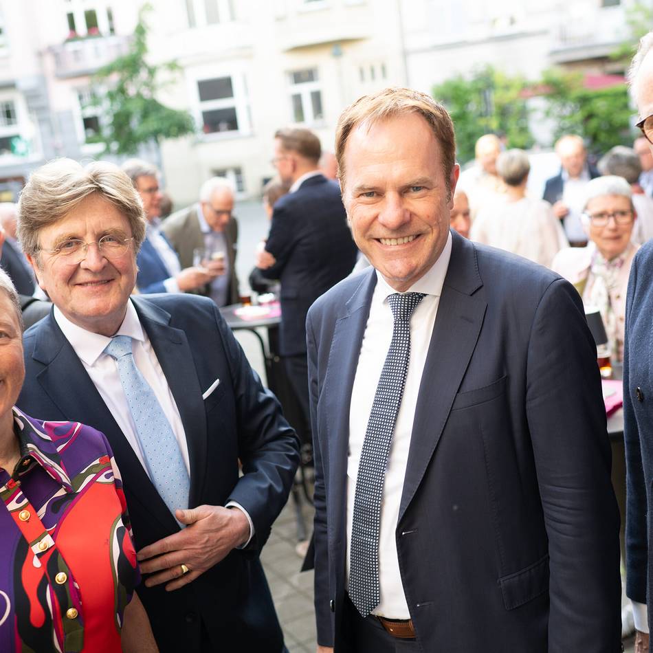 Frühlingsempfang in Düsseldorf: Viel Lob für Heimatvereine – und Streit bei der Theodor-Heuss-Brücke