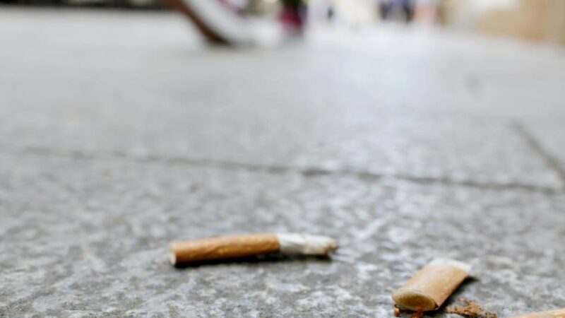 Umweltschutz in Rheinberg: Stadt schlägt Alarm wegen weggeworfener Kippen