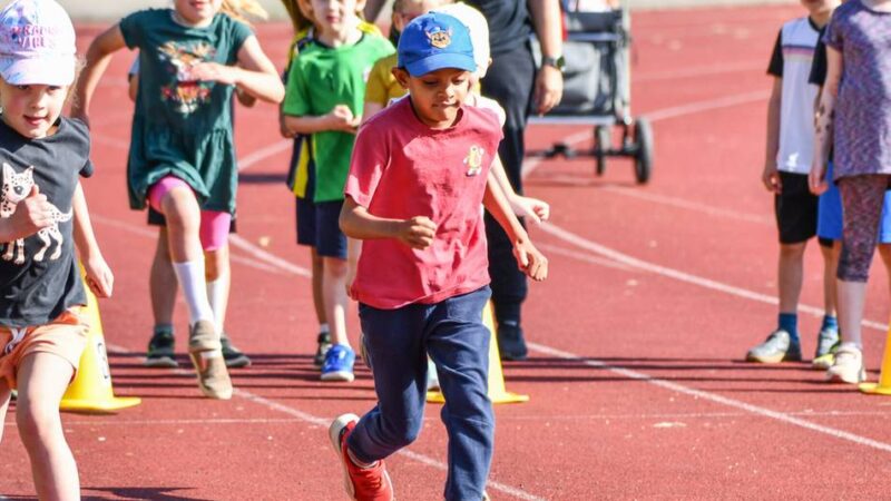 Sport in Langenfeld: 450 Kinder meistern Kita-Minisportabzeichen im Jahnstadion