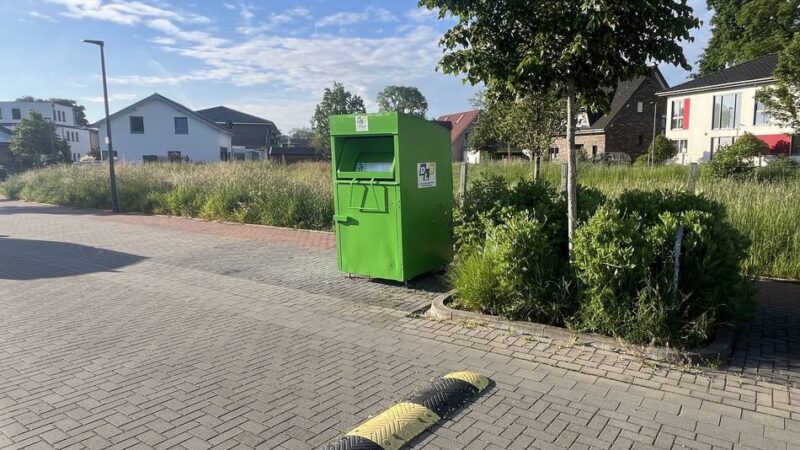 Angebot in Budberg: Altkleidercontainer an der Landfrauenstraße