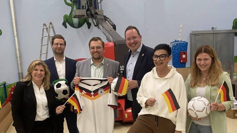 Fußball-Aktion in Radevormwald: Zur WM gibt‘s „Public Viewing“ im Freizeitbad