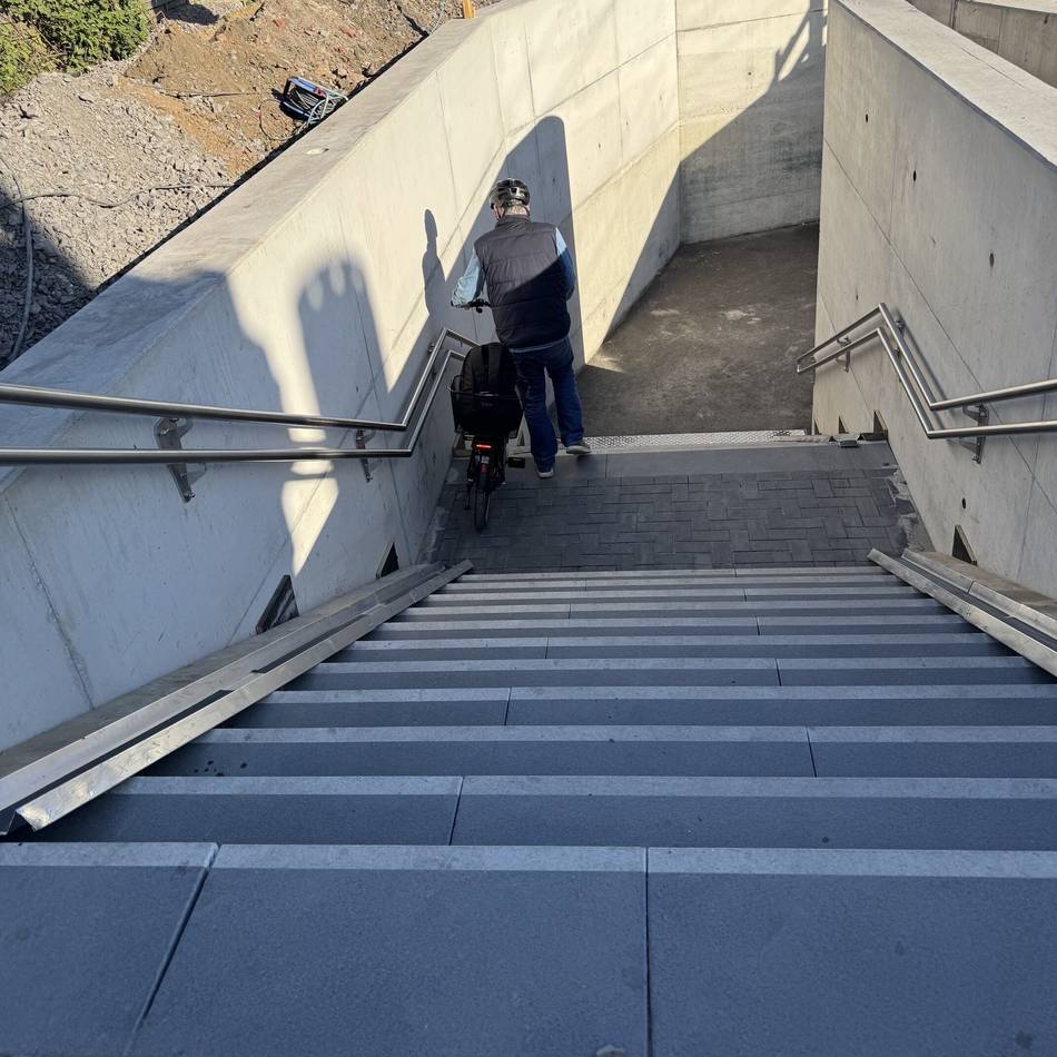 Unterführung in Dinslaken: Barrierefreier Zugang nur über eine Treppe? – Das sagt die Bahn