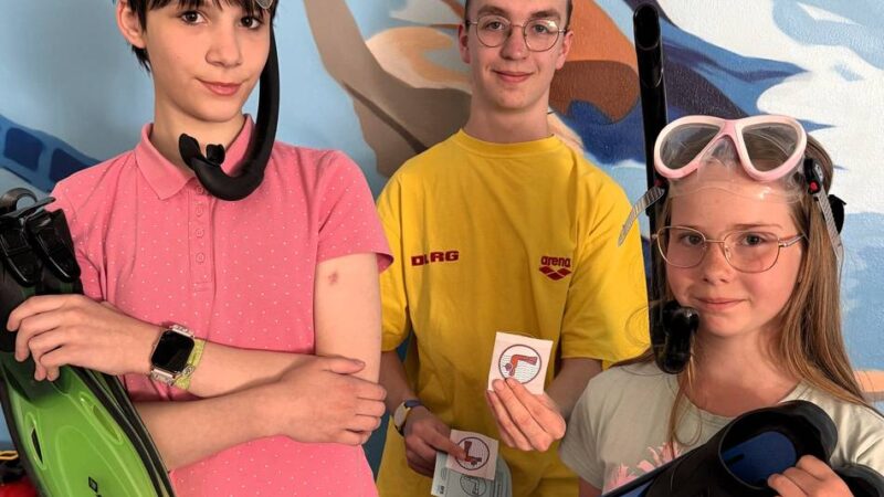 Premiere im Radevormwalder „life-ness“::  Starke Mädchen holen erstes Schnorchelabzeichen