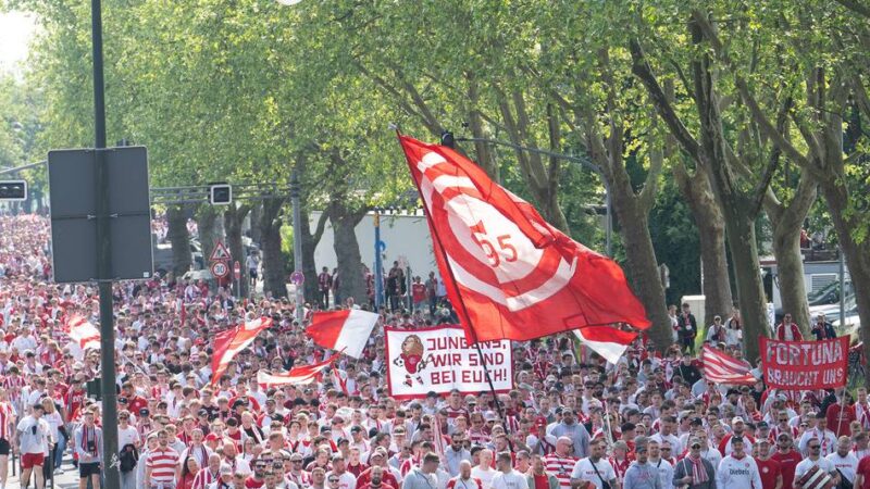 Vor dem Spiel gegen Elversberg: Tausende Fortuna-Fans ziehen gemeinsam zum Stadion