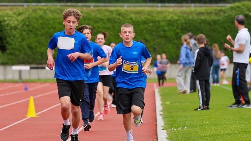 Leichtathletik in Mönchengladbach: Jede Menge Teamgeist bei den Stadtschul-Meisterschaften