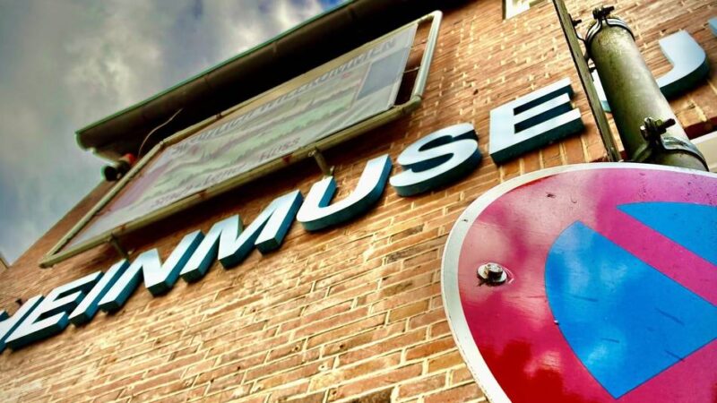 Lesung in Emmerich: Mysteriöser Verein lädt zu Buchvorstellung ins Rheinmuseum