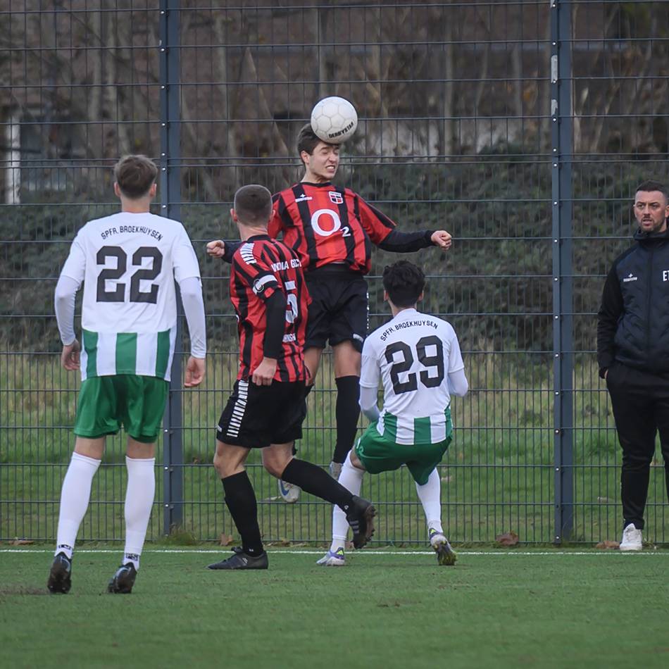Fußball-Endspurt im Kreis Kleve: Fünf Schlüsselspiele entscheiden über Aufstieg, Abstieg und Hoffnung