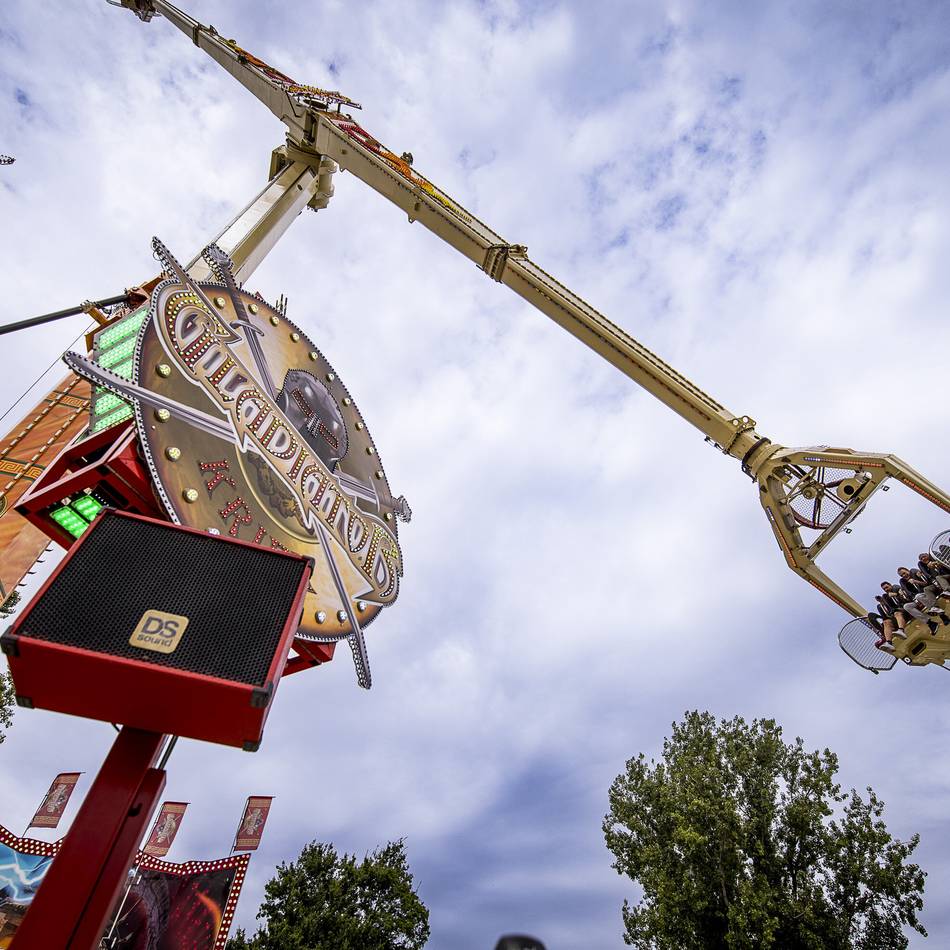 Rummel mit XXL-Fahrgeschäft: „Gladiator“ sorgt für Nervenkitzel auf der Pfingstkirmes