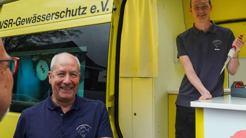 Proben vorbeibringen: Verein prüft wieder das Brunnenwasser der Gocher Gartenbesitzer