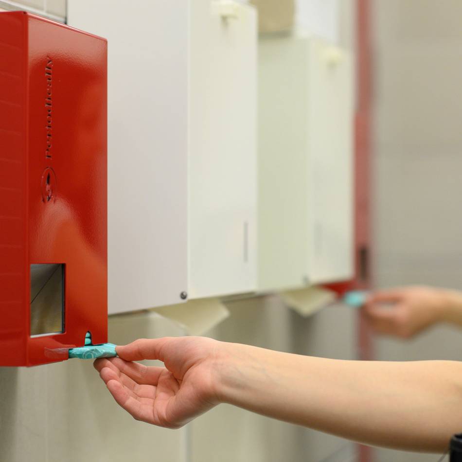 Berufskollegs im Kreis Kleve: Gratis-Tampons und Binden an Schulen haben sich bewährt
