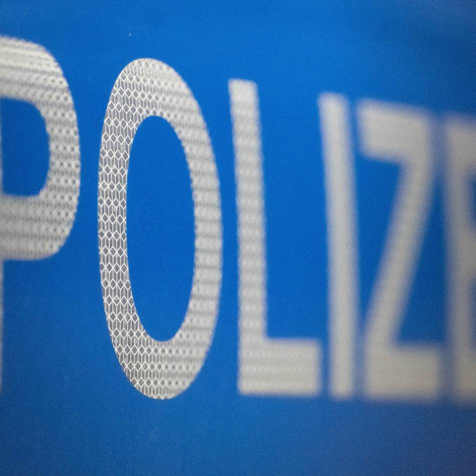 Vorfall in Neukirchen-Vluyn: Mann mit heruntergelassener Hose verfolgt Frau im Wald
