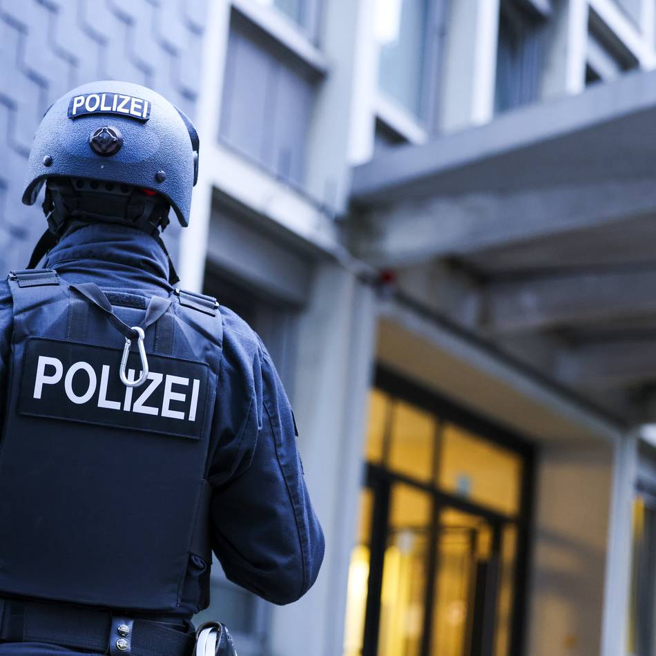 SEK im Einsatz: Jugendlicher soll Geiselnahme vorgetäuscht haben – Festnahme in Düsseldorf