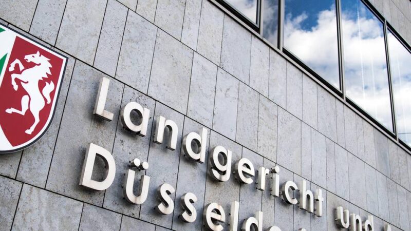 Prozess in Düsseldorf: Frau überrascht Einbrecher in der Küche – und wird brutal angegriffen
