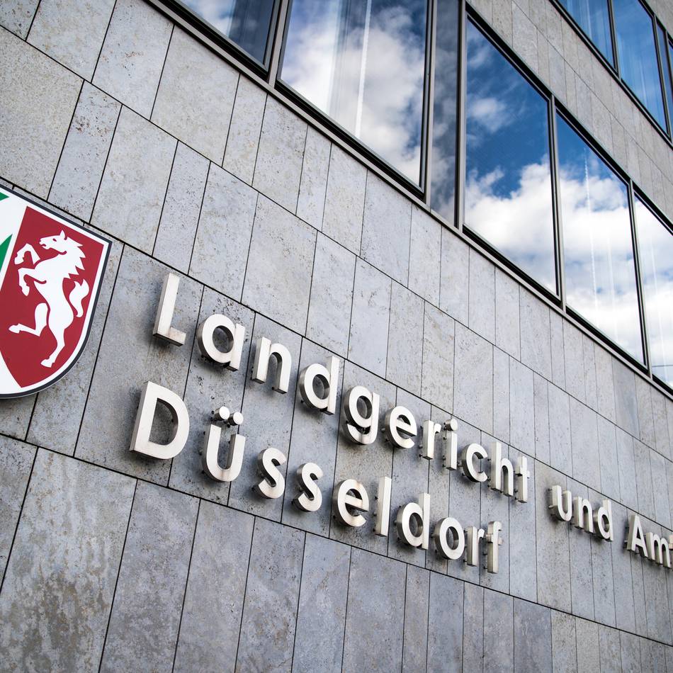 Prozess in Düsseldorf: Frau überrascht Einbrecher in der Küche – und wird brutal angegriffen
