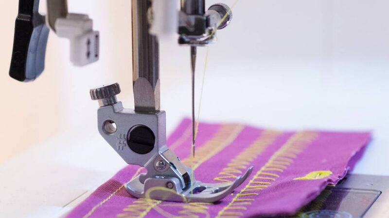 Schneiderin im Team: Repair-Café Xanten erweitert sein Angebot