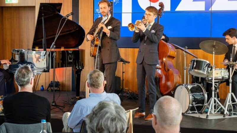 Bei der Kreissparkasse in Erkelenz: Jazz auf dem Dach