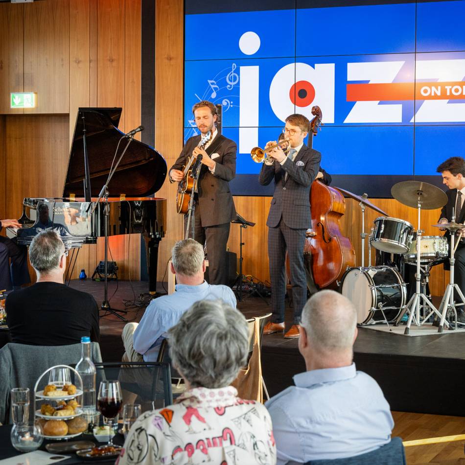 Bei der Kreissparkasse in Erkelenz: Jazz auf dem Dach