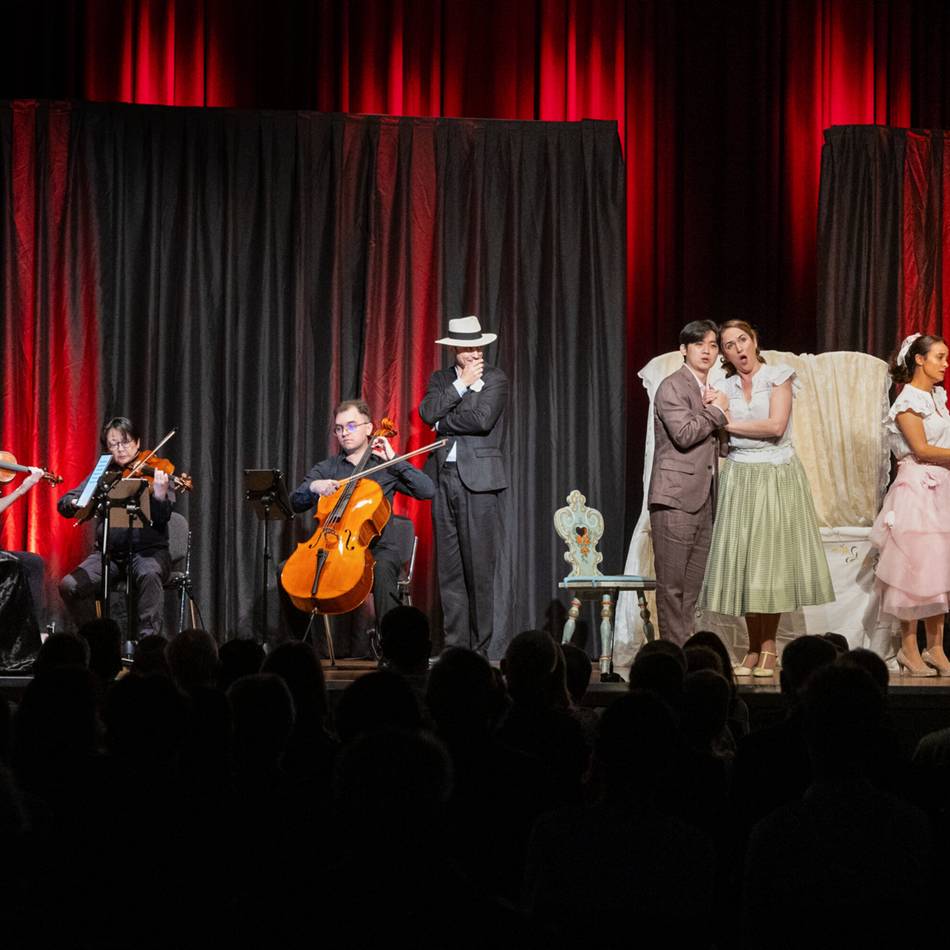 Mozart in Erkelenz: Ensemble bringt „Così fan tutte“ in 90 Minuten auf die Bühne
