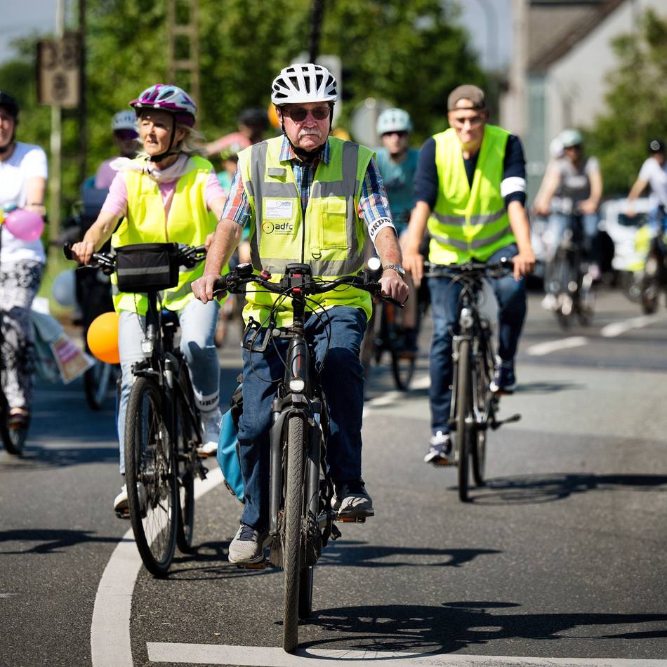 Radtour in Langenfeld: Familienradtour setzt Zeichen für sichere Radwege