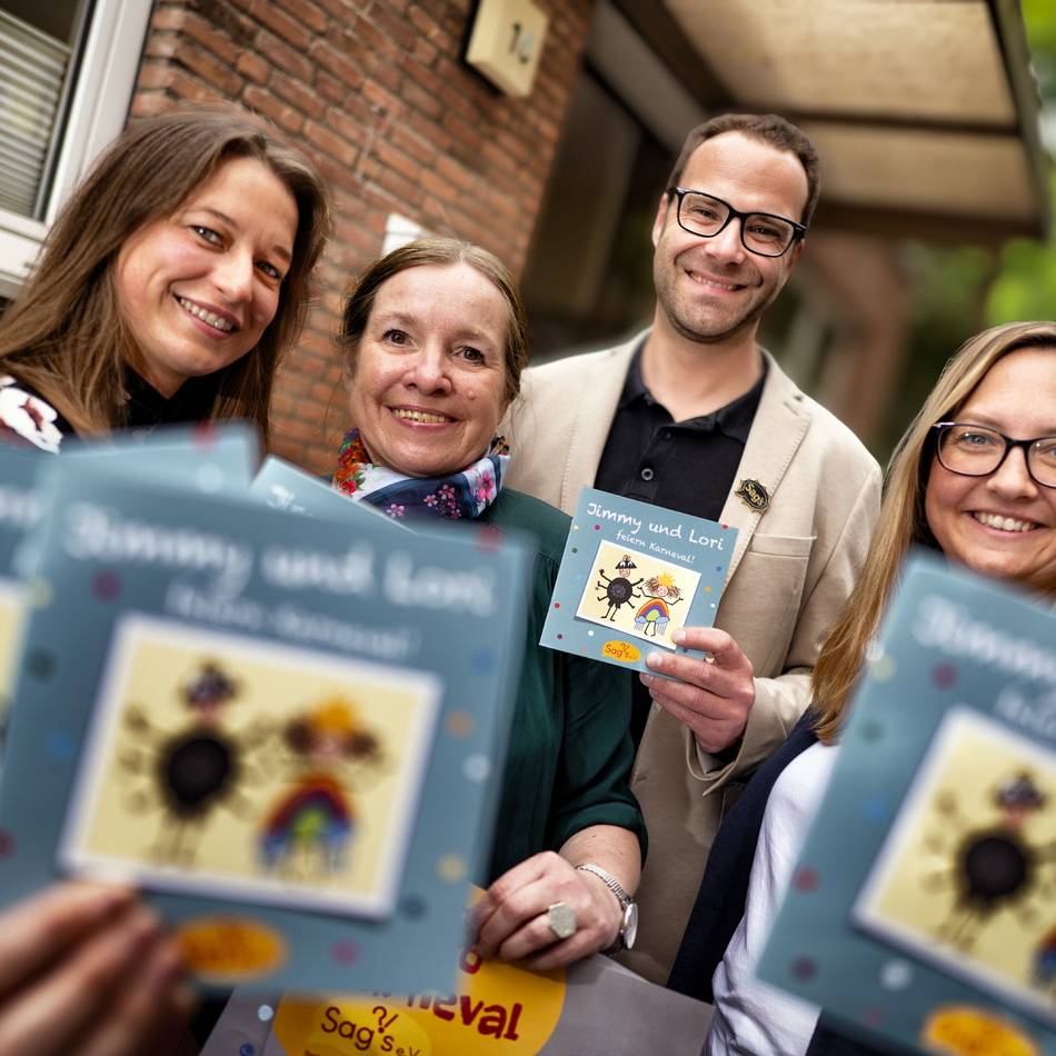 Übergabe an den Verein „Sag‘s“: Monheimer Prinzenpaar sammelt 11.111 Euro für Kinderschutz
