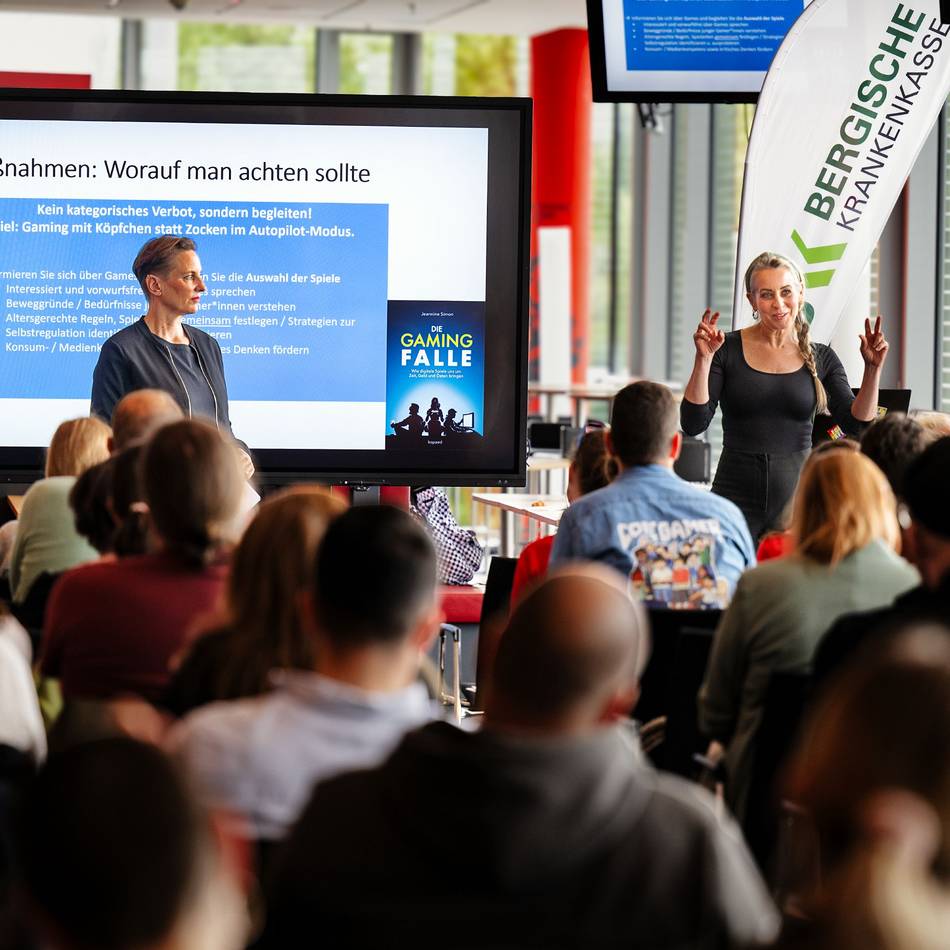 Fachtagung in Leverkusener BayArena: Gaming und E-Sport – wo in der digitalen Welt Suchtgefahren lauern