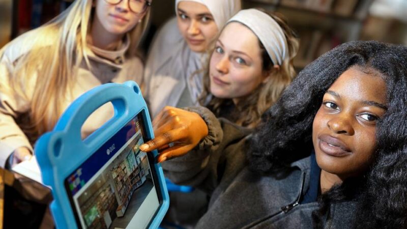 Pflanzaktion, Bastel-Ecke und mehr: Buntes Frühlingsfest von ProLiteratur in Monheimer Bibliothek