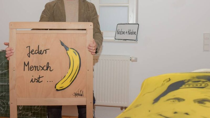 „Jeder Mensch ist Banane“: Baumgärtels Bananen-Tour erreicht Kranenburg