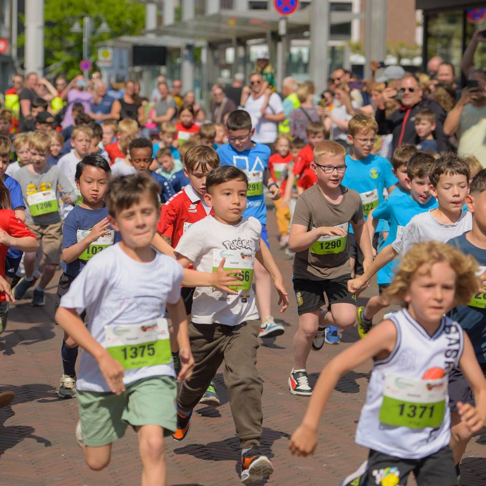 Mit Bildergalerie: Citylauf Geldern 2026 – Top-Zeiten, Netzausfall und Familienfeststimmung