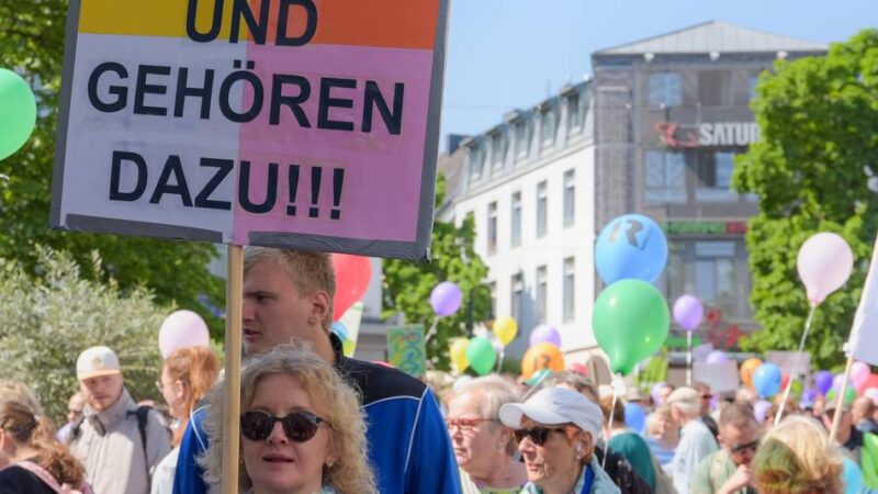 „Mach Kleve bunt“: Hunderte setzen Zeichen bei Inklusionsmarsch durch die City
