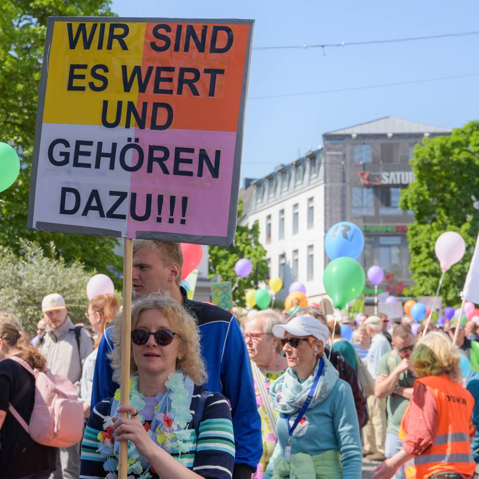„Mach Kleve bunt“: Hunderte setzen Zeichen bei Inklusionsmarsch durch die City