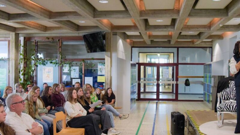 Vortrag an Euregio Realschule: Patenkind von Martin Luther King spricht in Kranenburg über Rassismus