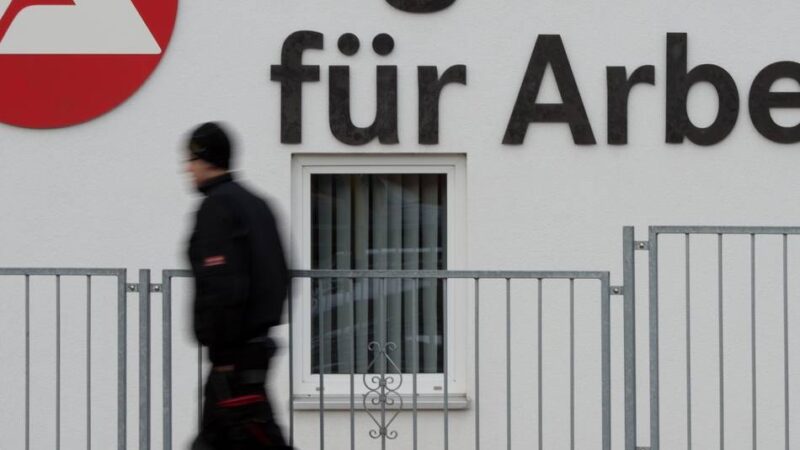 Zahlen für den Rhein-Kreis Neuss: Arbeitslosenquote bleibt im April konstant