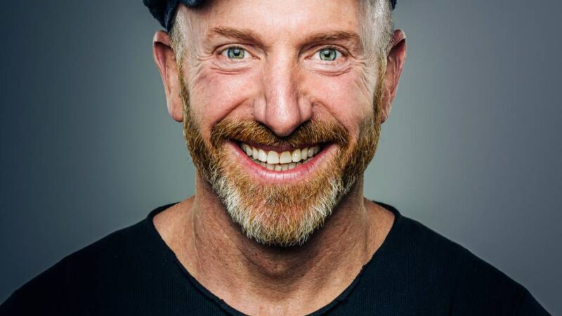 Comedian Martin Schopps zu Gast in Hilden: „Die Jugend von heute kann man knicken? Das ist doch totaler Mumpitz“