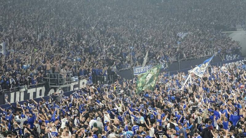 „Ein absolutes No-Go“: Sorge vor Platzsturm auf Schalke – Verein und Spieler appellieren an die Fans