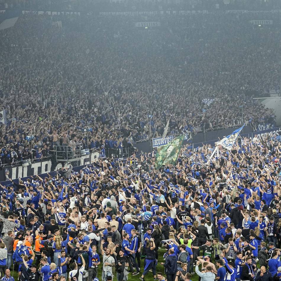 „Ein absolutes No-Go“: Sorge vor Platzsturm auf Schalke – Verein und Spieler appellieren an die Fans