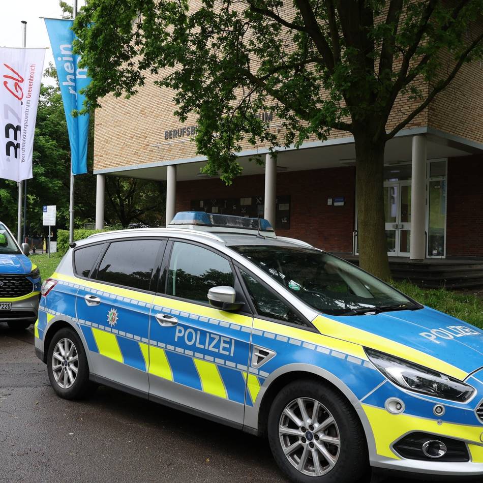 Mehrere Einsätze in Grevenbroich: Drohanrufe lösen Alarm an Schulen aus
