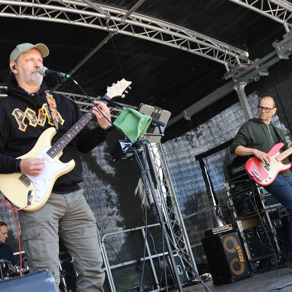 Trotz niedriger Temperaturen: Hunderte Besucher feiern beim Rock-Marathon in Hülchrath