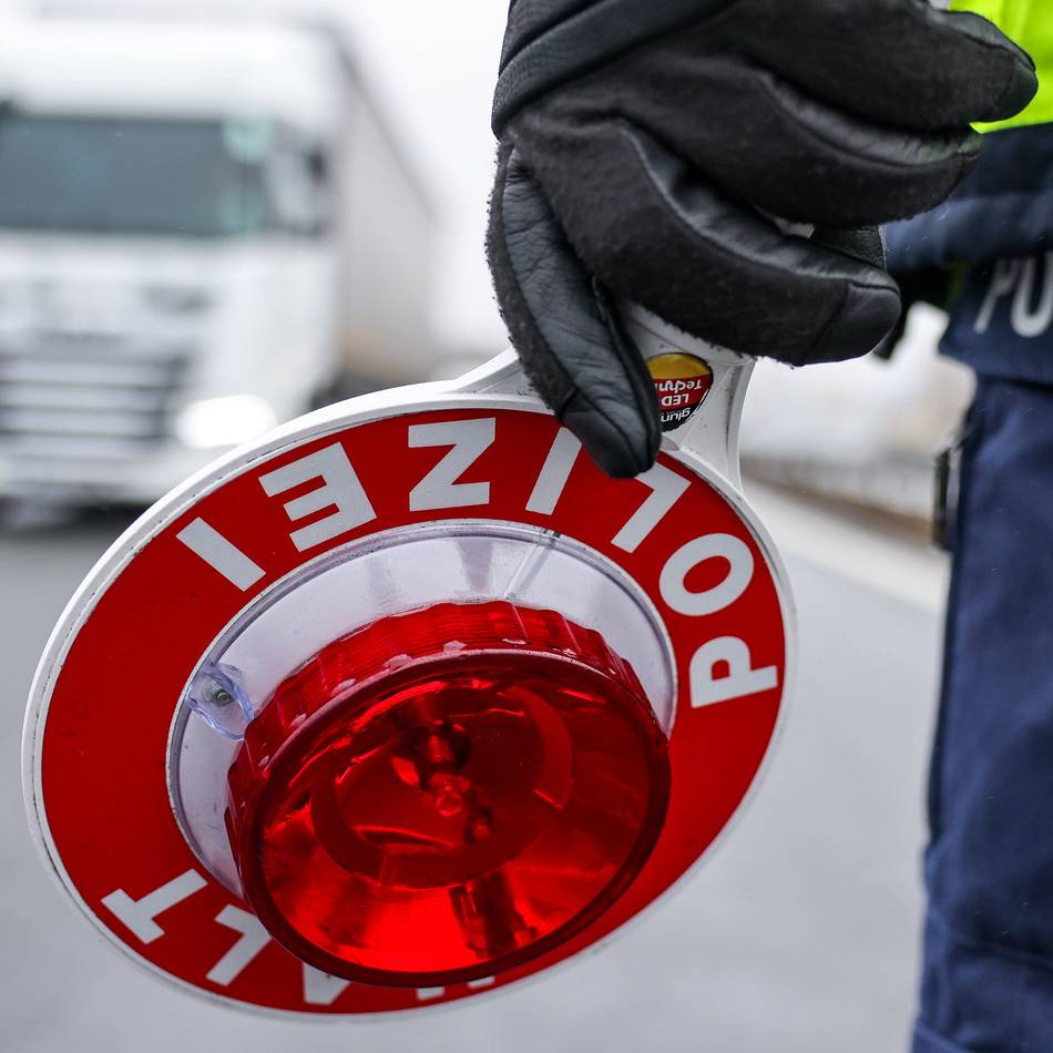 Polizeikontrolle im Kreis Viersen: Zahlreiche Verstöße bei Lkw- und Buskontrollen
